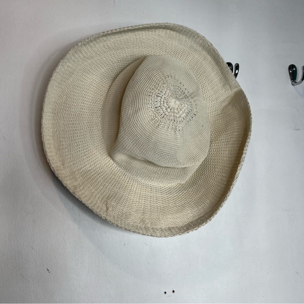 Wallaroo Cream Sun Hat - Women's Packable Straw Hat - Picture 2 of 4